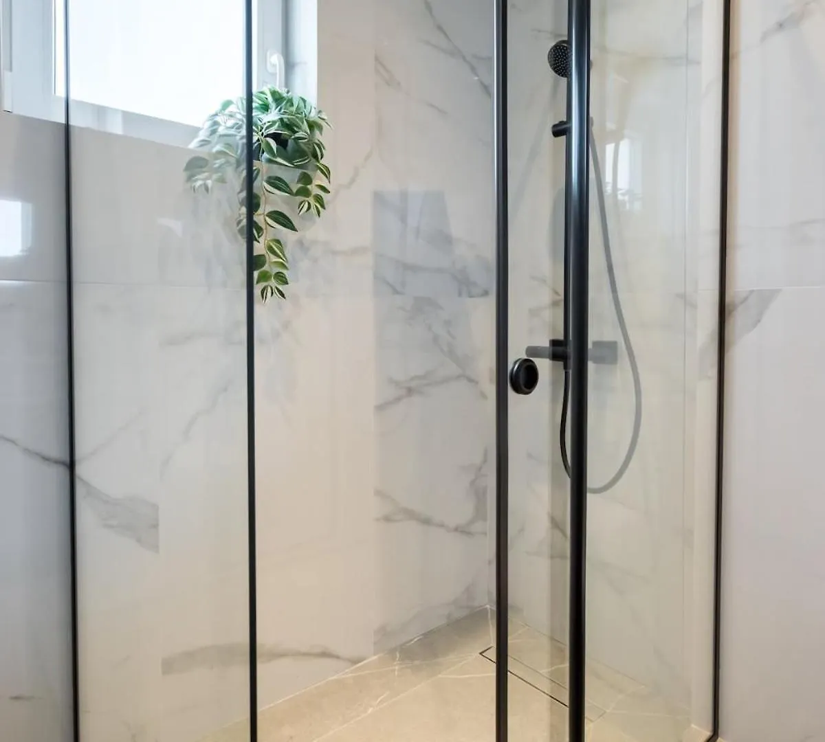 Апартаменты Stunning Views 3Br Sunny Flat - 3 Superb Balconies Бухарест 0*,