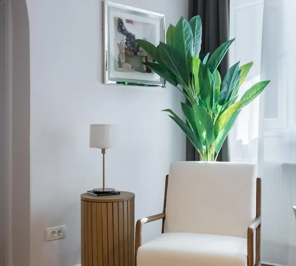 Апартаменты Stunning Views 3Br Sunny Flat - 3 Superb Balconies Бухарест 0*,