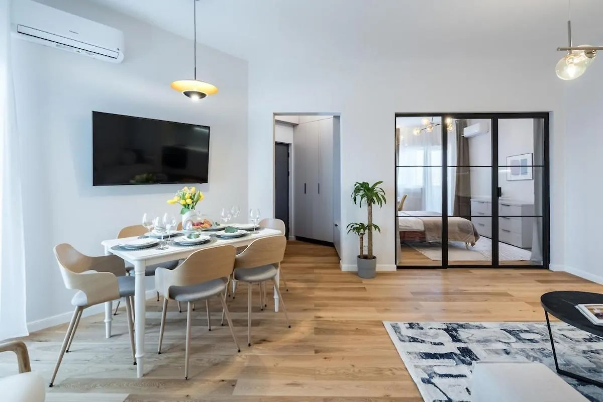 ブカレストStunning Views 3Br Sunny Flat - 3 Superb Balconiesアパートメント アパート ブカレスト